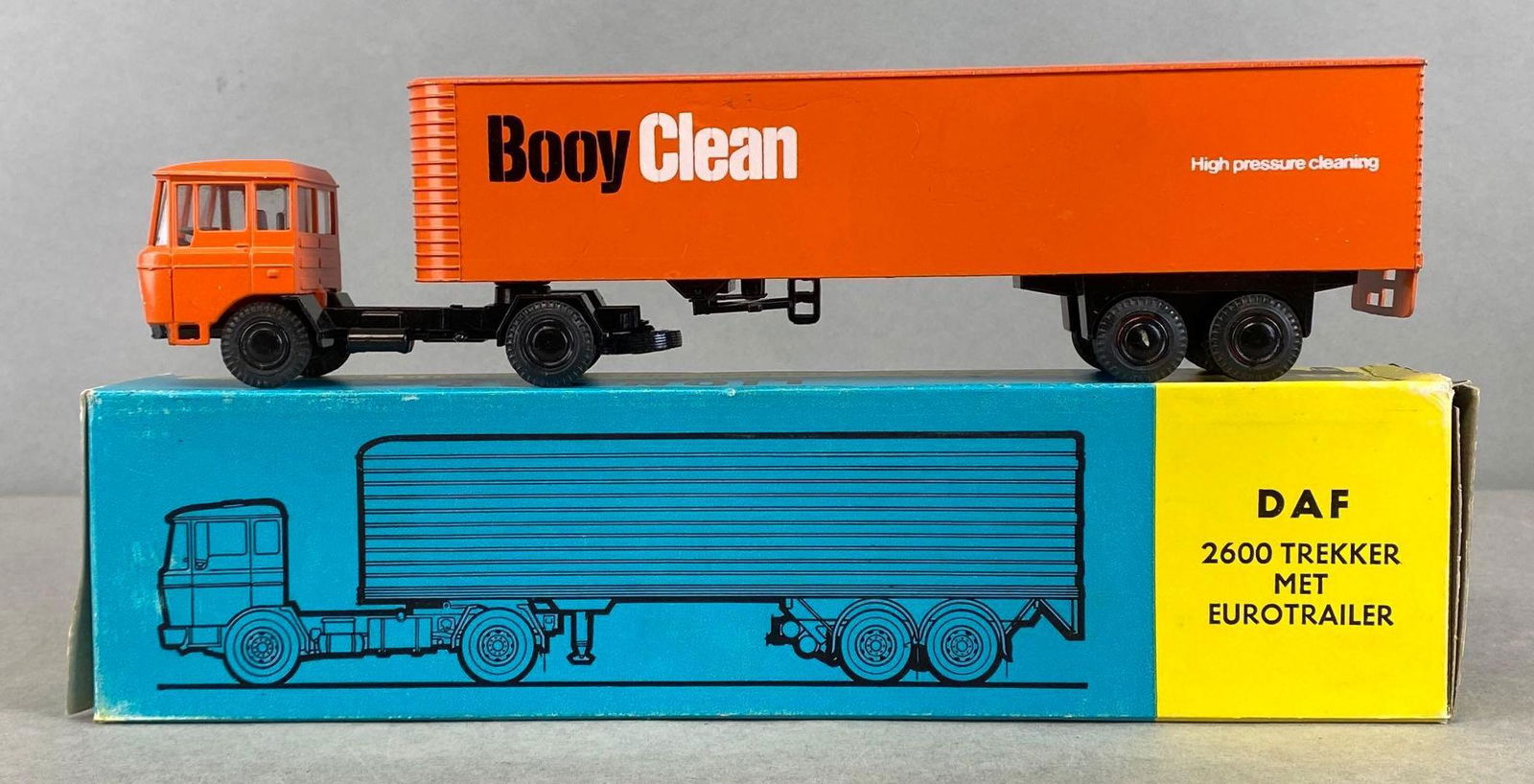 Lion Car DAF 2600 Die-Cast Tractor With Euro Trailer (1 of 8)