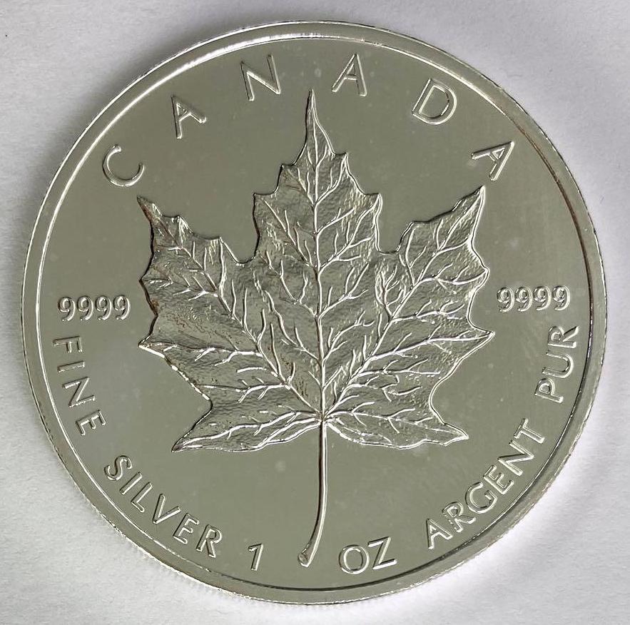 2011 $5 Canada Maple Leaf 1oz. .9999 Fine Silver (1 of 2)