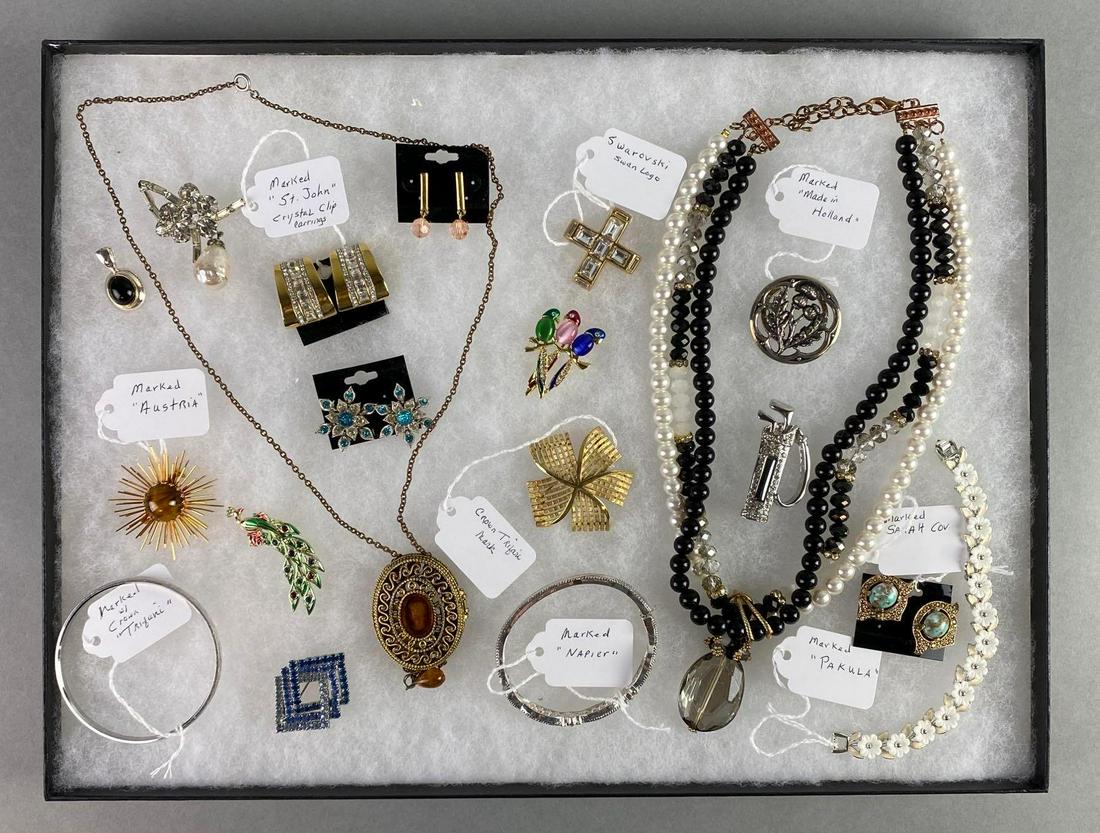Group of 17 Assorted Jewelry Pieces (1 of 3)
