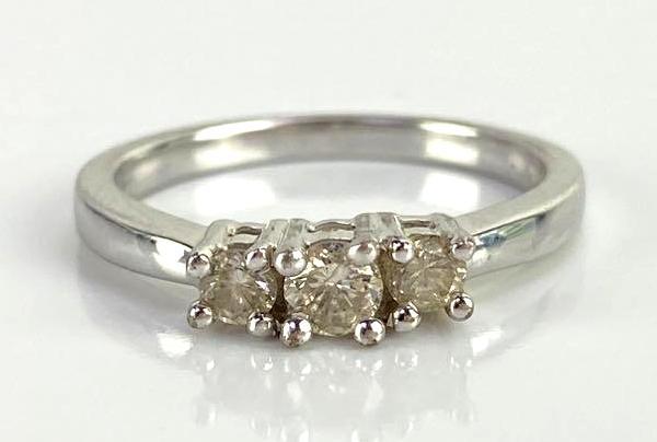 10K White Gold Diamond Ring (1 of 5)