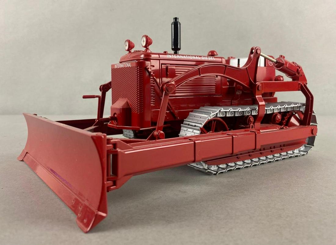 International Diesel Die-Cast TD 14 A Tractor: 6 x 8 x 10 1/2 inches
