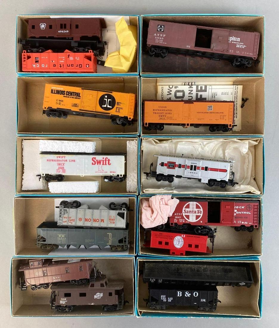 Group of 15 HO Scale Train Cars (1 of 3)