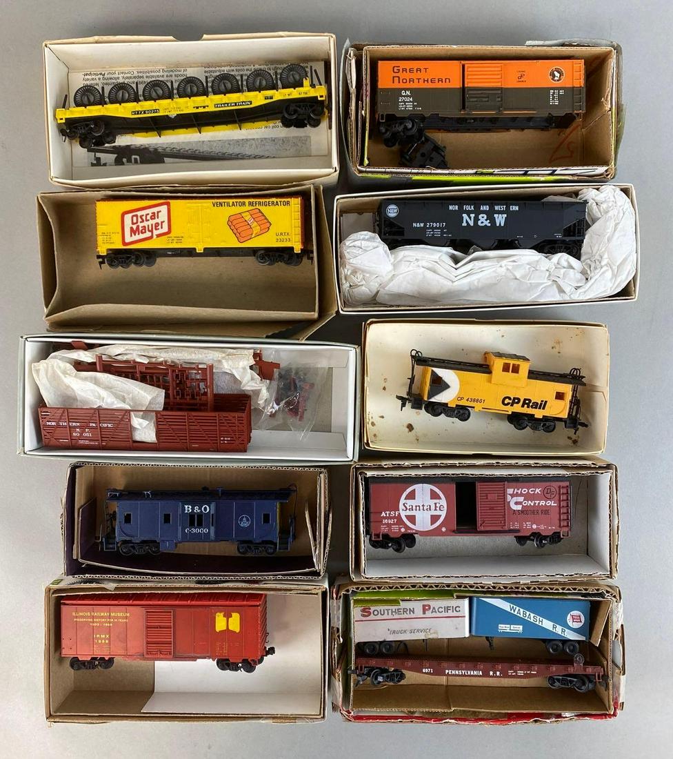 Group of 10 HO Scale Train Cars (1 of 3)
