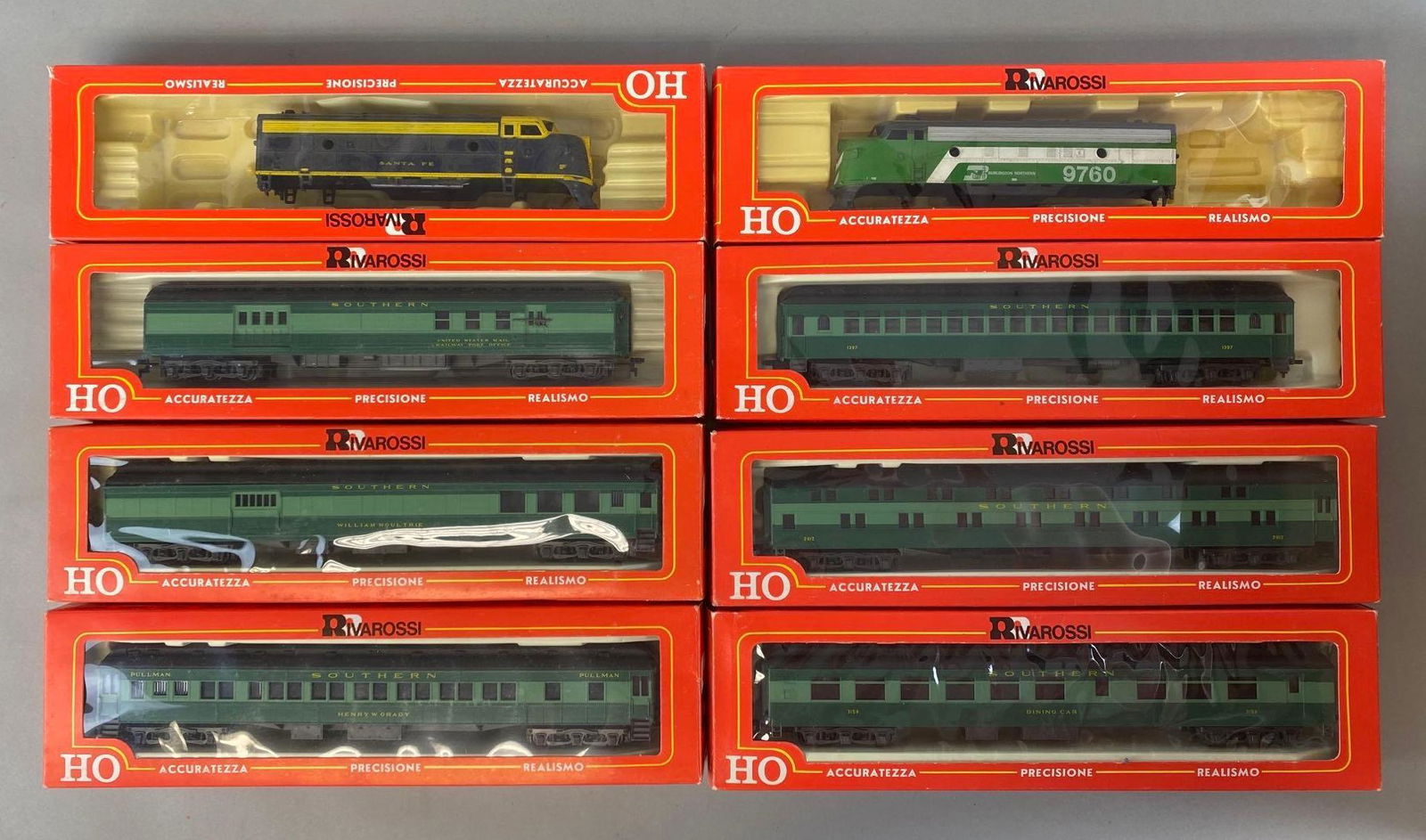 Group of 8 HO Scale Train Cars (1 of 4)