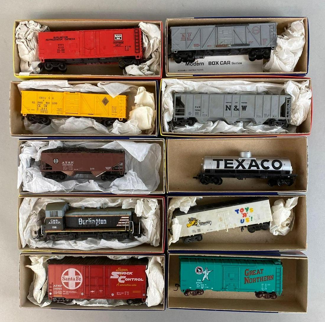 Group of 10 HO Scale Train Cars (1 of 3)