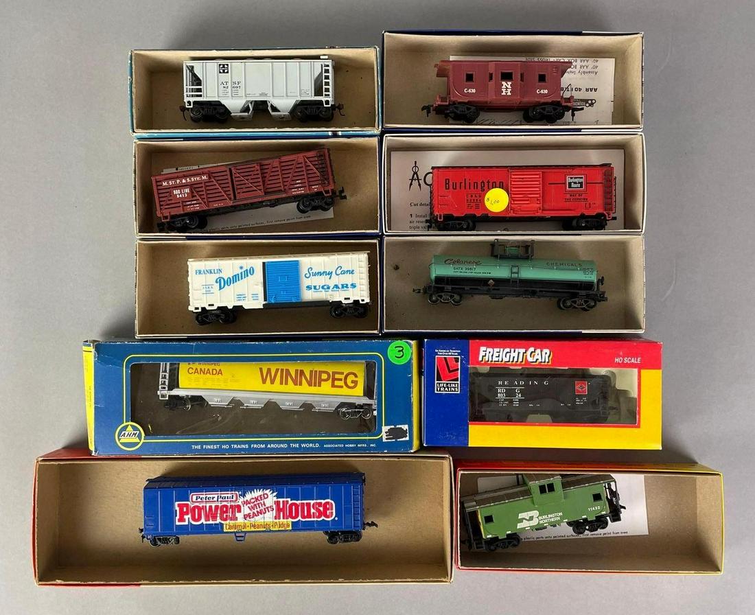 Group of 10 HO Scale Train Cars (1 of 3)