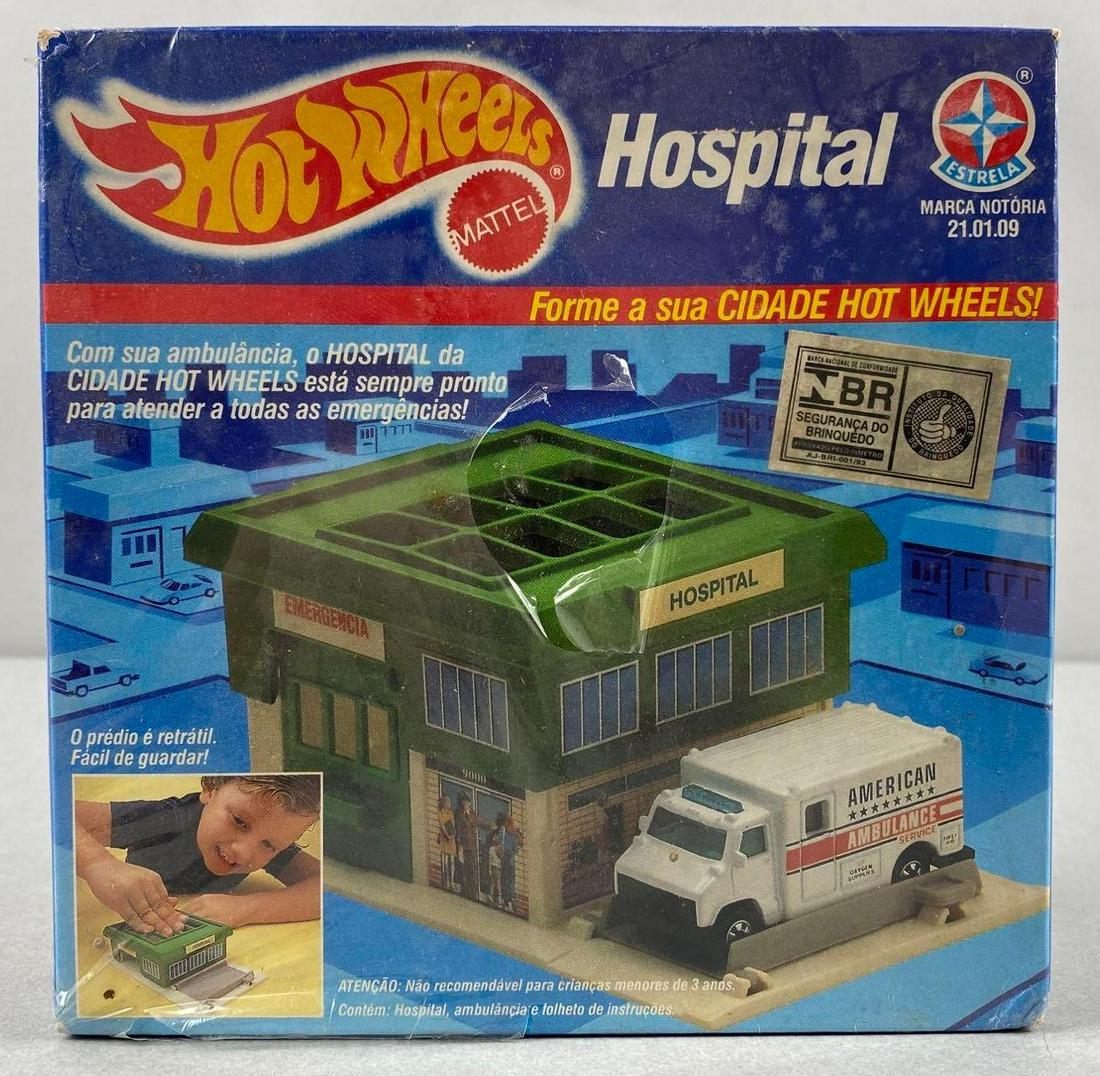 Hot Wheels Hospital Set: 2009, die-cast Mattel. Sealed (smallrip). Packaging in Spanish, measures 6 x 6 x 1 3/4 inches