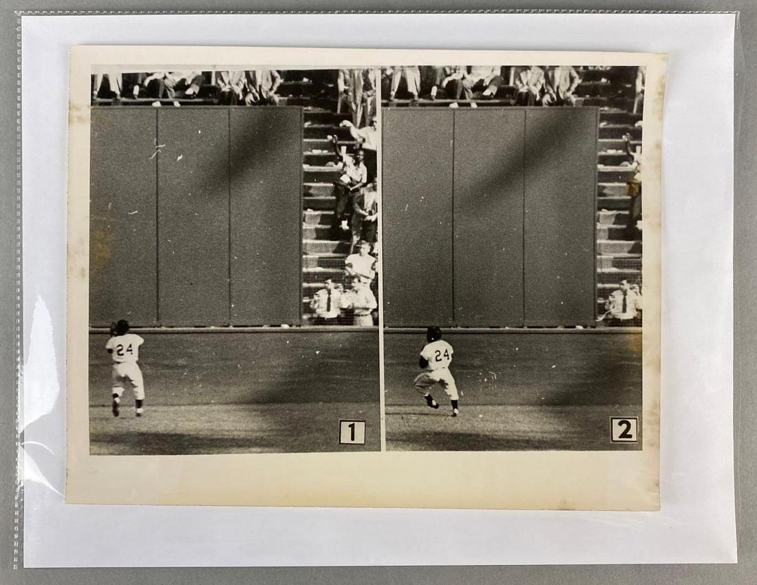 1954 Original News Service Photos of Willie Mays World Series The Catch - Type 1 (1 of 4)
