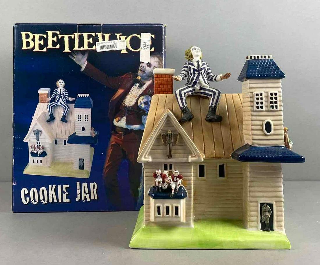 NECA Beetlejuice Porcelain Cookie Jar: 2001, original box. repairs have been made. Cookie jar measures 9 x 8 x 12 1/2 inches