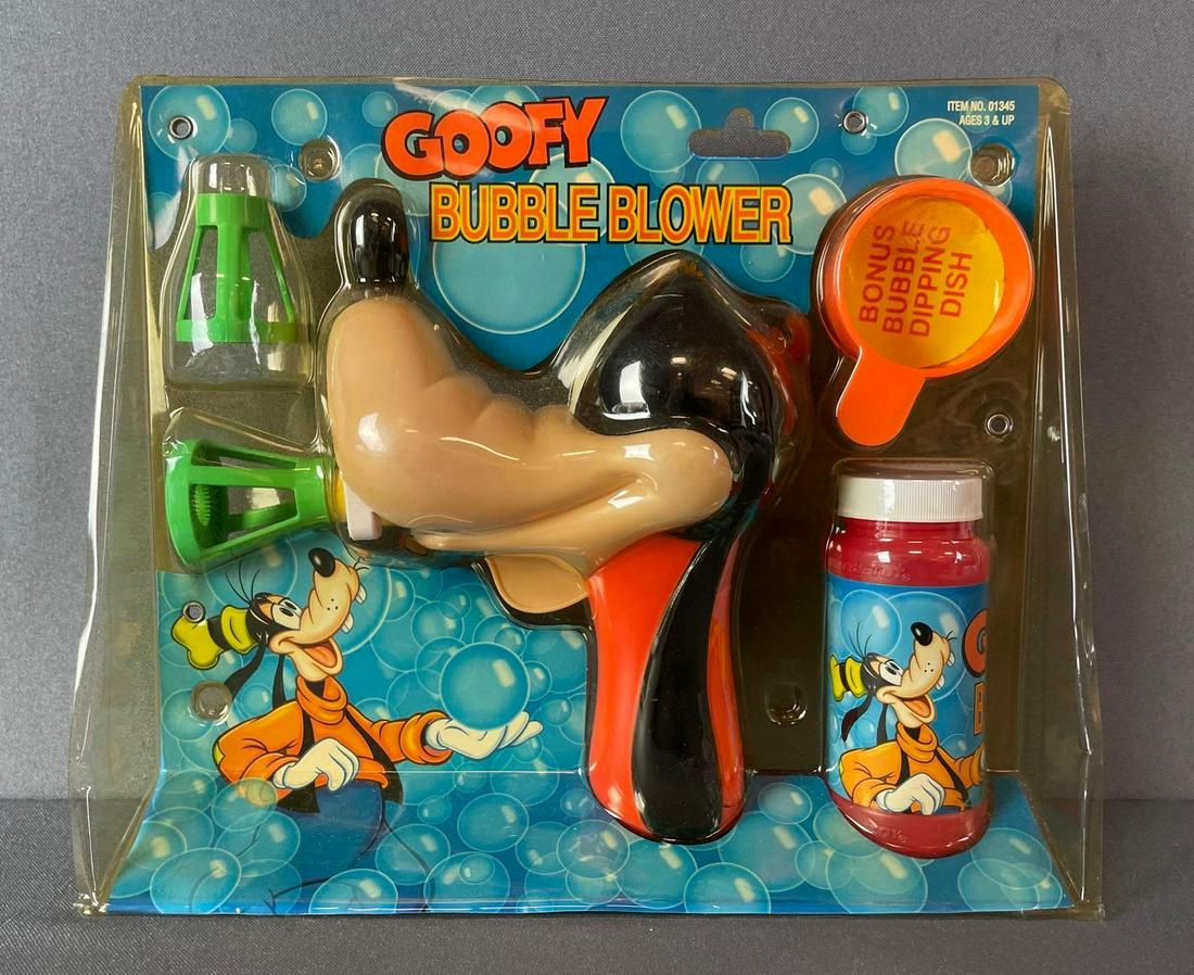 Tootsietoy Wonder Bubbles Disney Goofy Bubble Blower: new in package, measures 9 x 10 1/2 x 3 inches