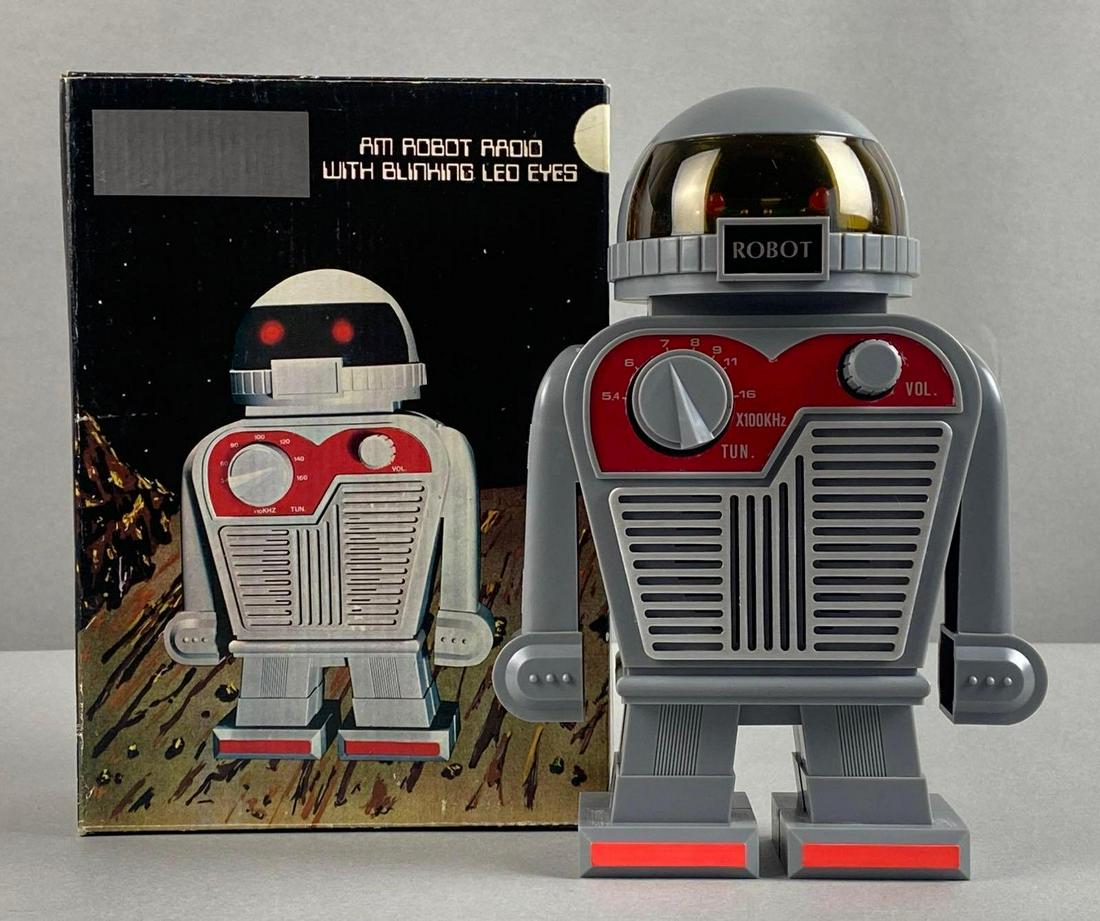 AM Robot Radio with Blinking LED Eyes: Original box, made in Hong Kong. Untested, measures 8 1/2 x 6 x 2 inches