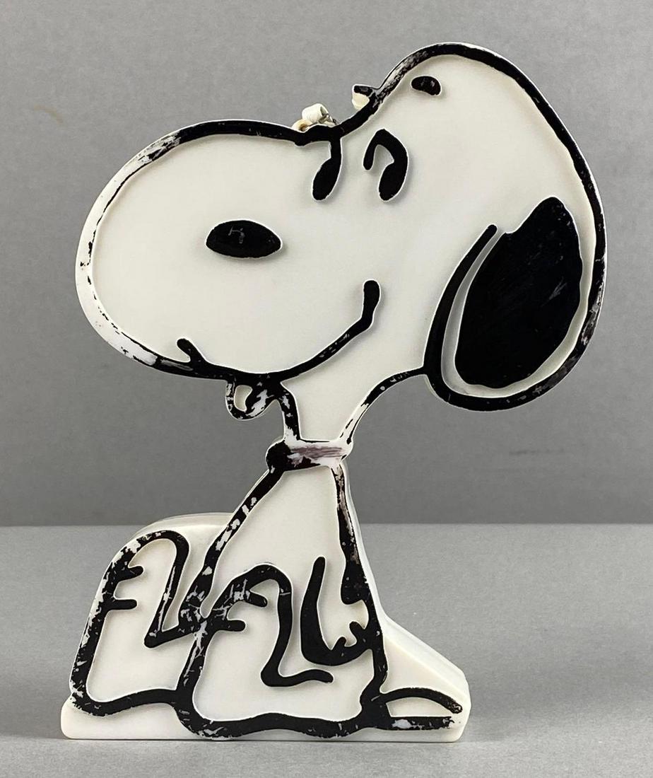 Vintage Schulz Peanuts Snoopy Radio: 1974, untested. Measures 6 1/2 x 5 x 1 1/4 inches