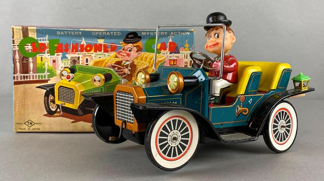 TN Old Fashioned Mystery Action Tin Litho Car (1 of 11)