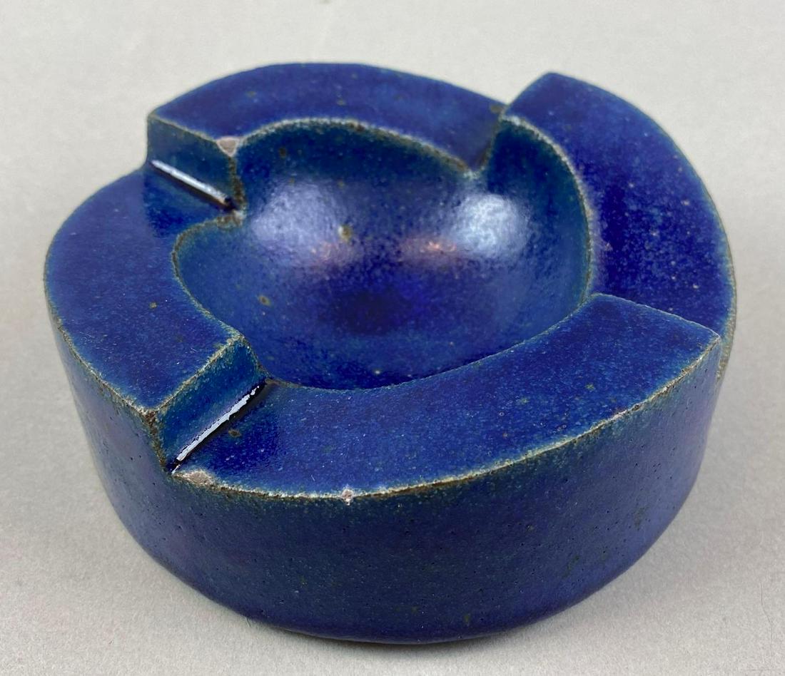1919 Bennington Potters Arts and Crafts Pottery Ashtray: Makers mark on bottom is stamped in. 2 x 5 x 5 inches. Small chips. Bennington, VT.