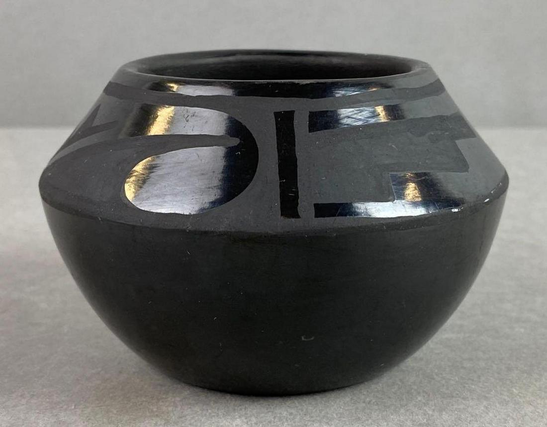Native American San Ildefonso Blackware Pottery Pot (1 of 5)