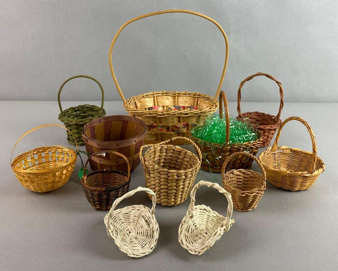 Group of 12 Miniature Wicker Baskets (1 of 5)