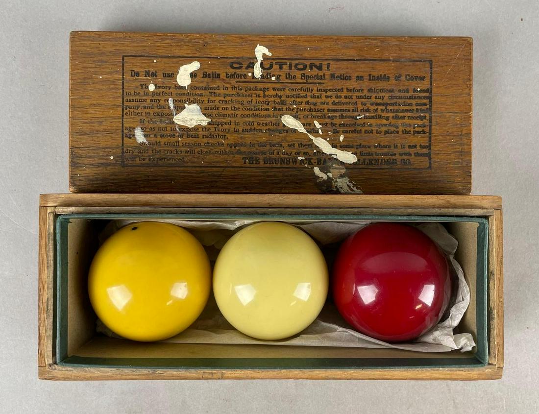 Group of 3 Vintage Brunswick Billiards Balls with Case (1 of 3)