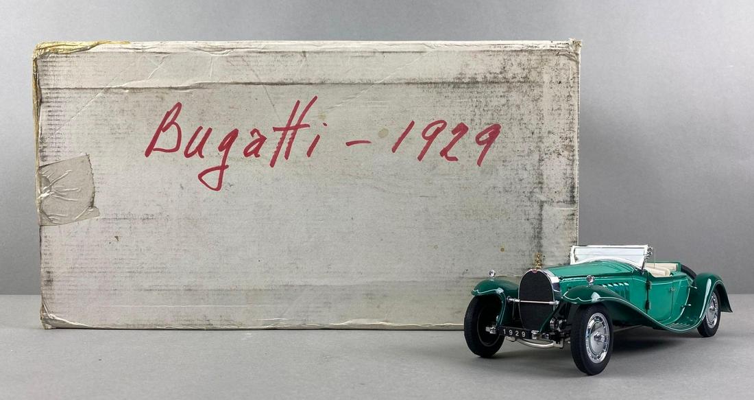 Franklin Mint Limited Edition 1929 Bugatti Royale Esdens Roadster: Original box. Die-cast. 1/24 scale. New condition. Color - Green