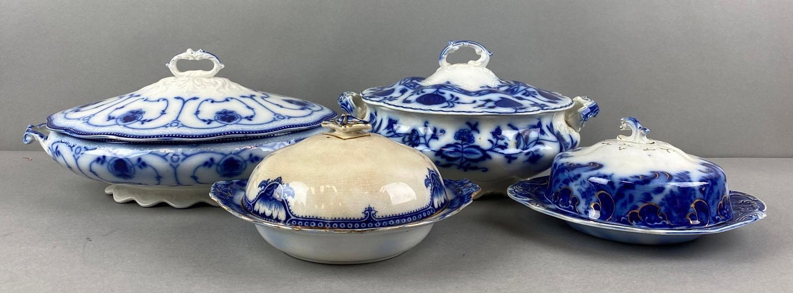 Group of 4 Assorted Flow Blue Porcelain Dome Bowls and More (1 of 3)