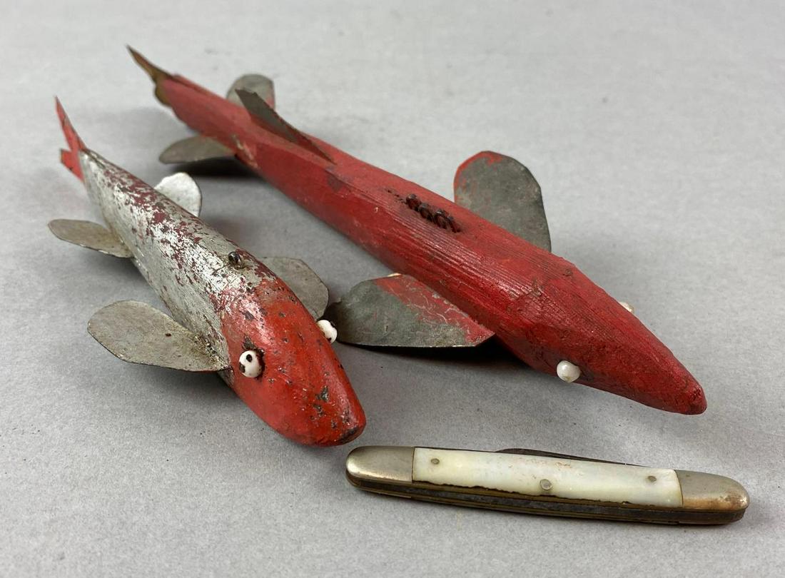 Group of 3 Vintage Fishing Lures and Mother of Pearl Pocket Knife (1 of 3)