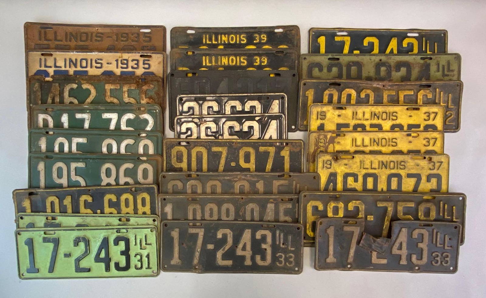 Group Of 20+ Vintage Illinois License Plates Auction