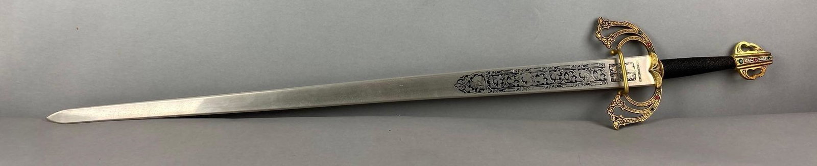 Ornate Robert Military Reenactment Sword (1 of 10)