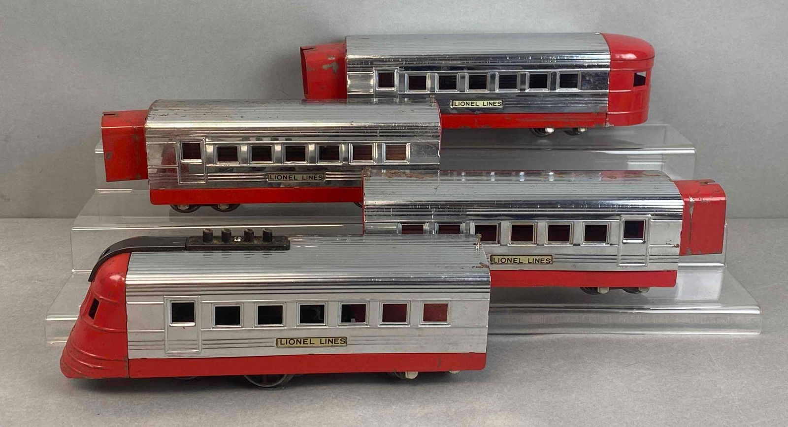 Group of 4 Lionel O Scale 1700E Passenger Train Car Set: With original boxes, some damaged. Includes No. 1701 Lionel Jr. Coach, and more. Untested