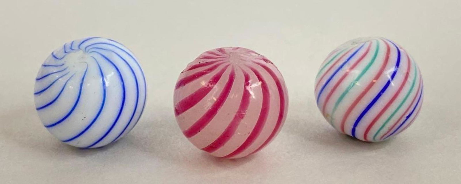 Group of 3 Glass Clambroth Swirl Marbles: Some surface imperfections, largest measures 0.6 inches, 1 cm, 16 mm