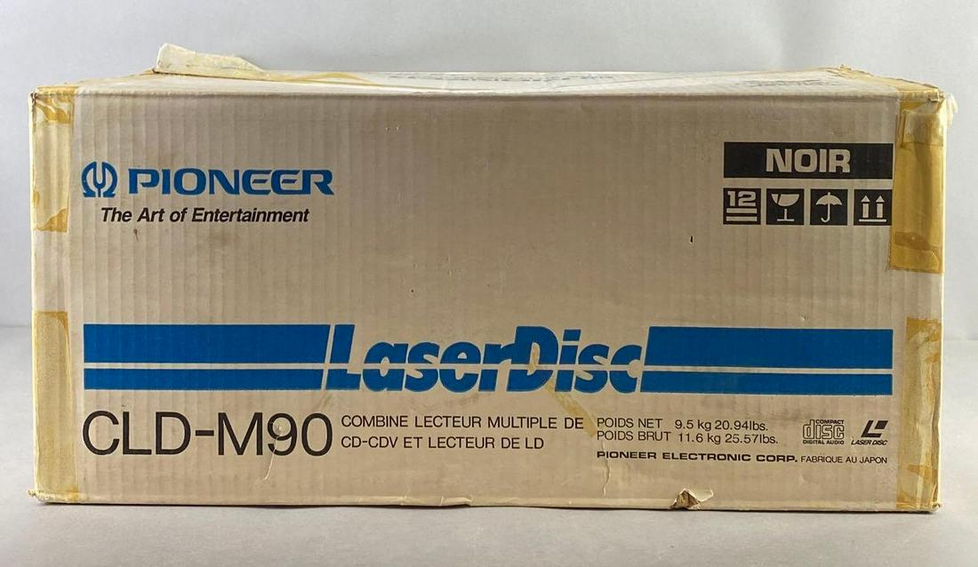 Pioneer CLD-M90 LaserDisc Player (1 of 3)