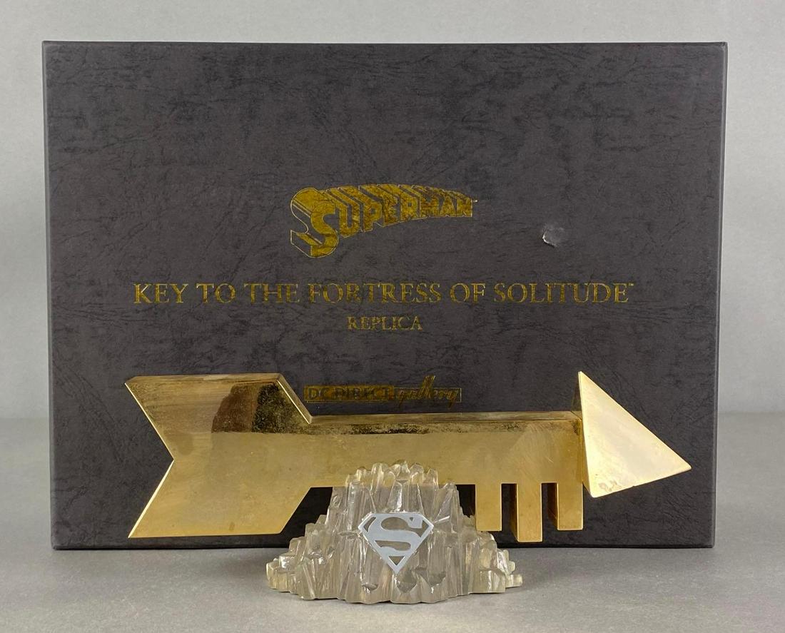 DC Direct Gallery Superman Key to the Fortress Prop Replica (1 of 7)