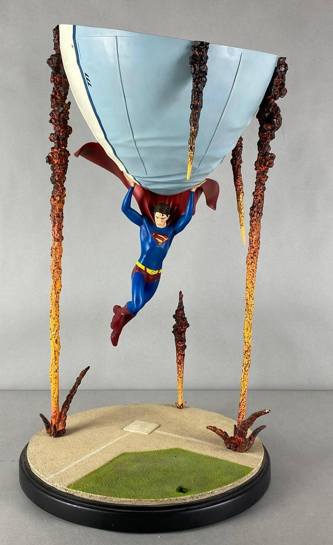 Weta Collectibles Superman Returns Bryan Singer Edition Statue (1 of 12)