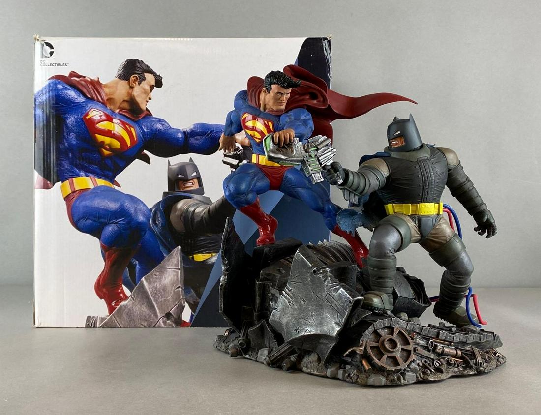 DC Collectibles The Dark Knight Returns Superman Vs Batman Battle Statue (1 of 11)