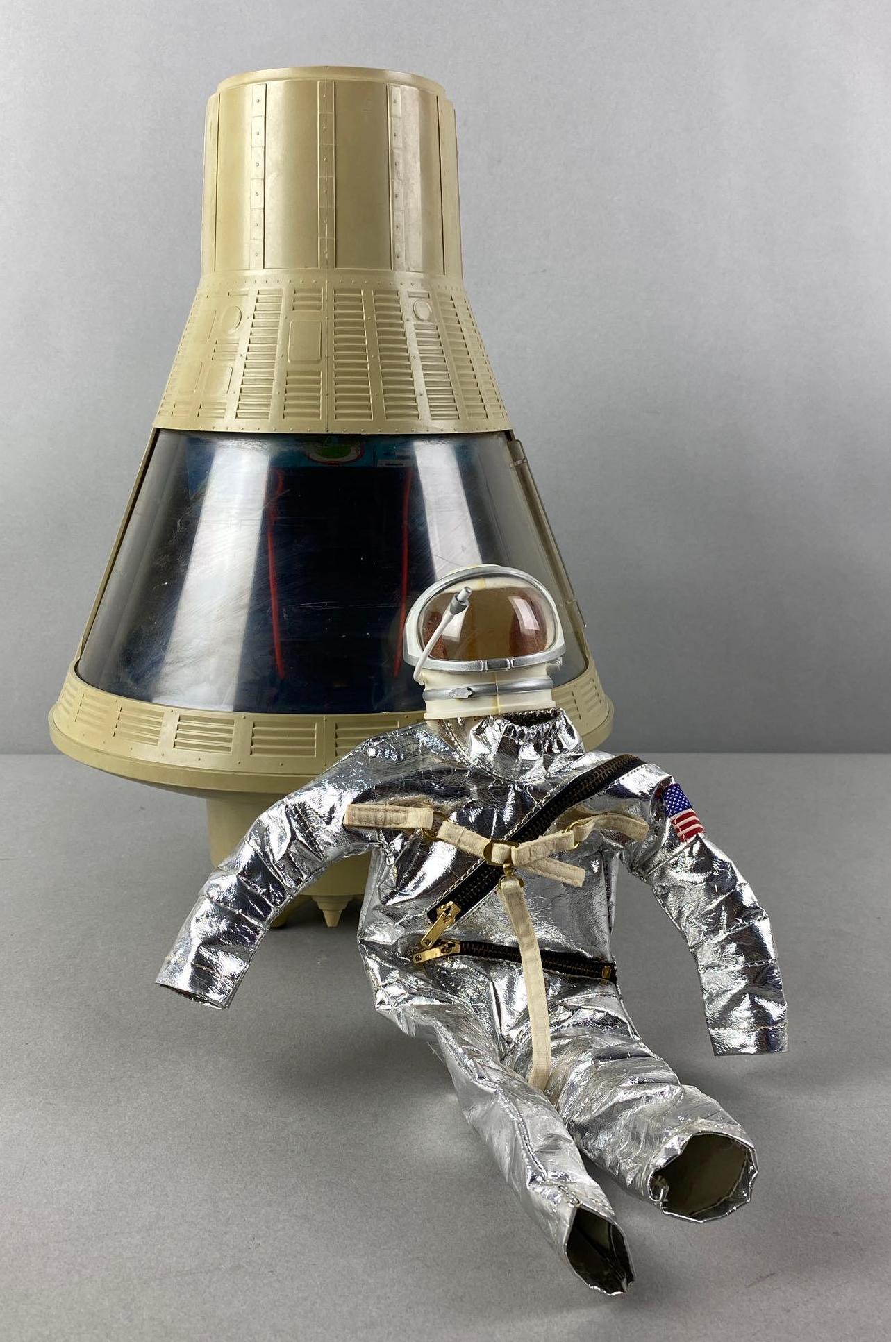 Vintage G.I. Joe US Space Capsule with Astronaut Spacesuit (1 of 11)