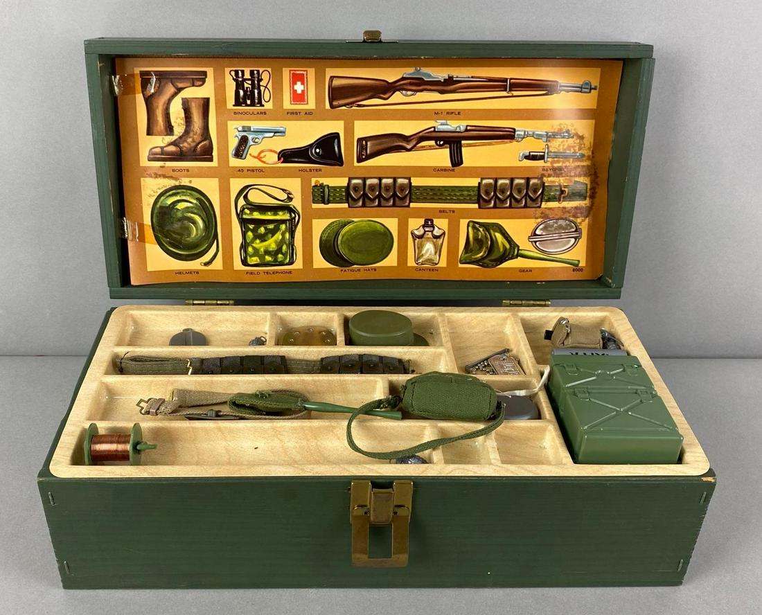 G.I. Joe Case with Assorted Accessories (1 of 4)