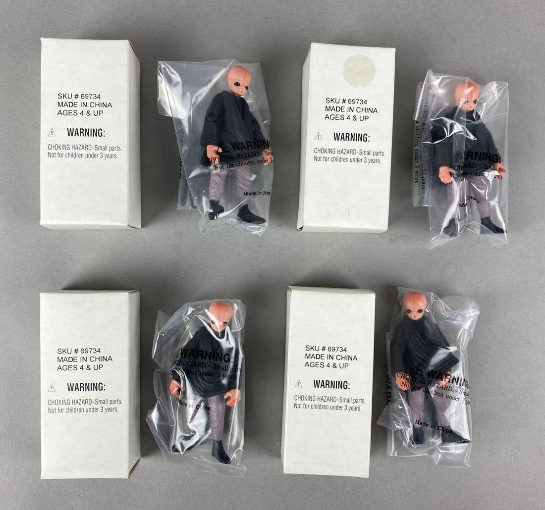 Group of 4 Star Wars Catina Band Member Mail Away Action Figures (1 of 5)