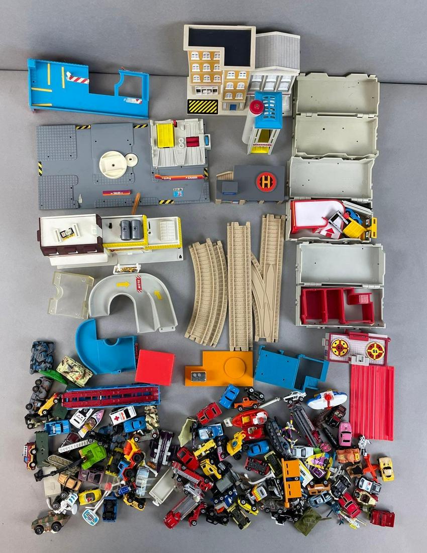 Large Group of Galoob Micro Machines Cars and Buildings (1 of 4)