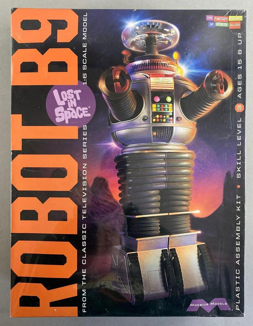 Lost in Space Robot B9 Model Kit (1 of 3)