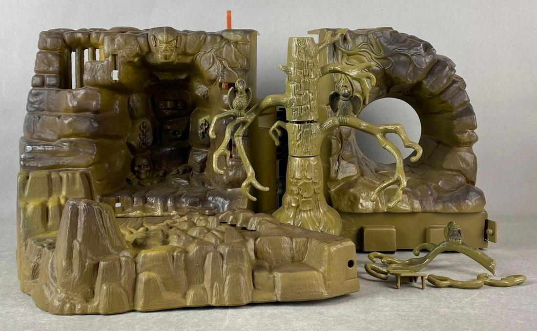 Mattel He-Man Hordaks Fright Zone Playset: 1984, Masters of the Universe, Unknown set completion, Some cracked and loose pieces, Largest piece measures 10 1/2 x 12 x 5in.