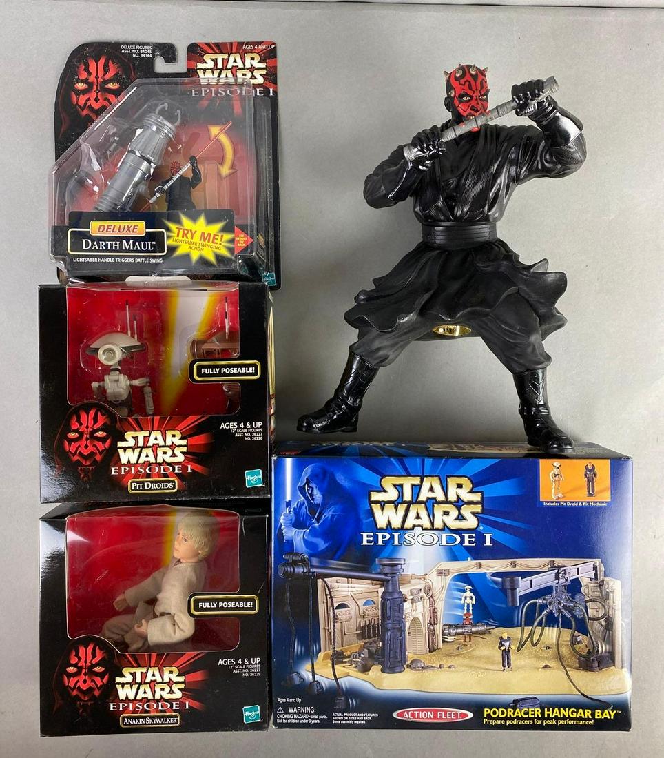 Group of 5 Star Wars Action Figures and Sets (1 of 5)