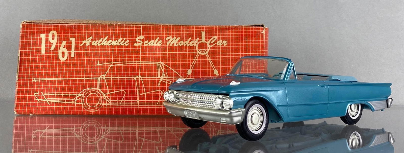 1961 Ford Sunliner Galaxy Convertible Dealership Promo Car (1 of 8)