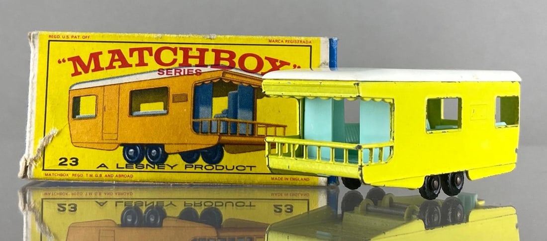 Matchbox No. 23 Trailer Caravan (1 of 10)