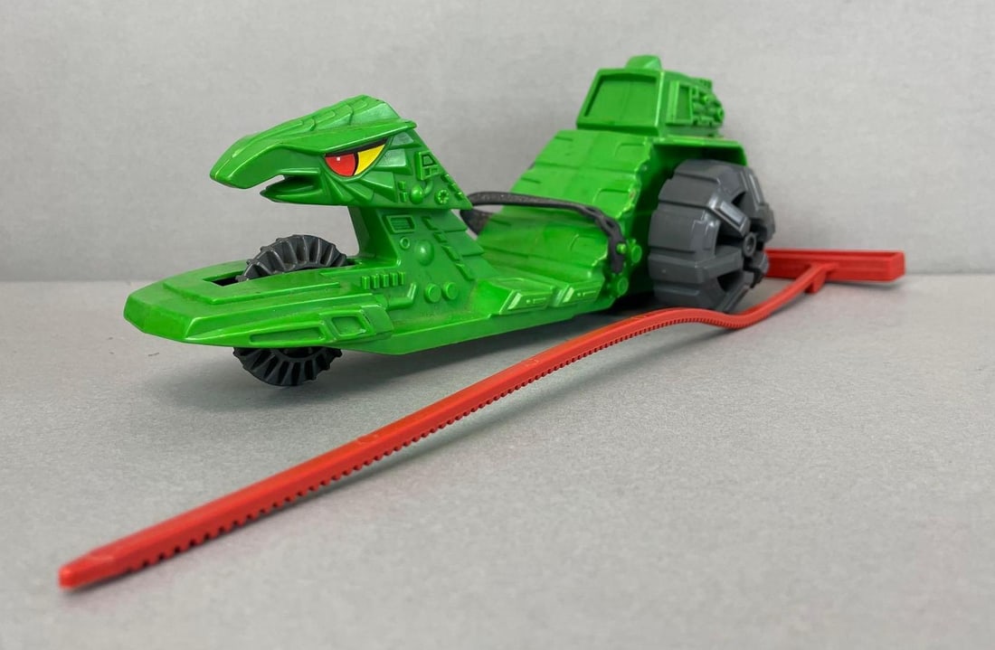 Motu He-Man Road Ripper Vehicle: 1980s Includes ripcord and seatbelt. Working condition, measures 9 1/2 inches long