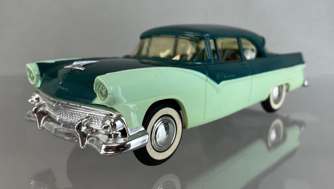 A.M.T. 1955 Ford Fairlane Victoria Dealership Promo Car (1 of 6)