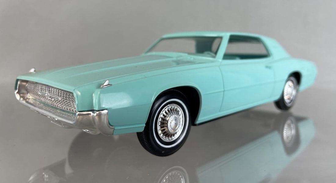 AMT 1967 Ford Thunderbird Friction Dealership Promo Car (1 of 6)