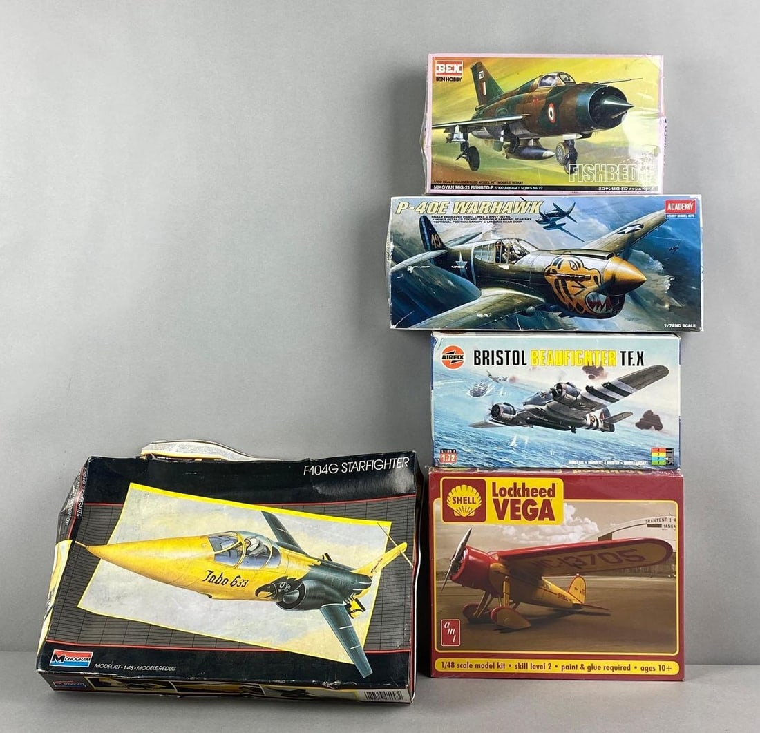 Group of 5 Assorted Airplane Model Kits (1 of 4)