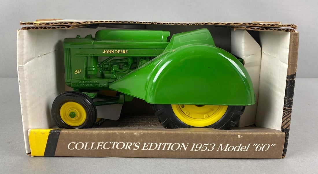 ERTL John Deere 1953 Model 60 Orchard Tractor (1 of 5)