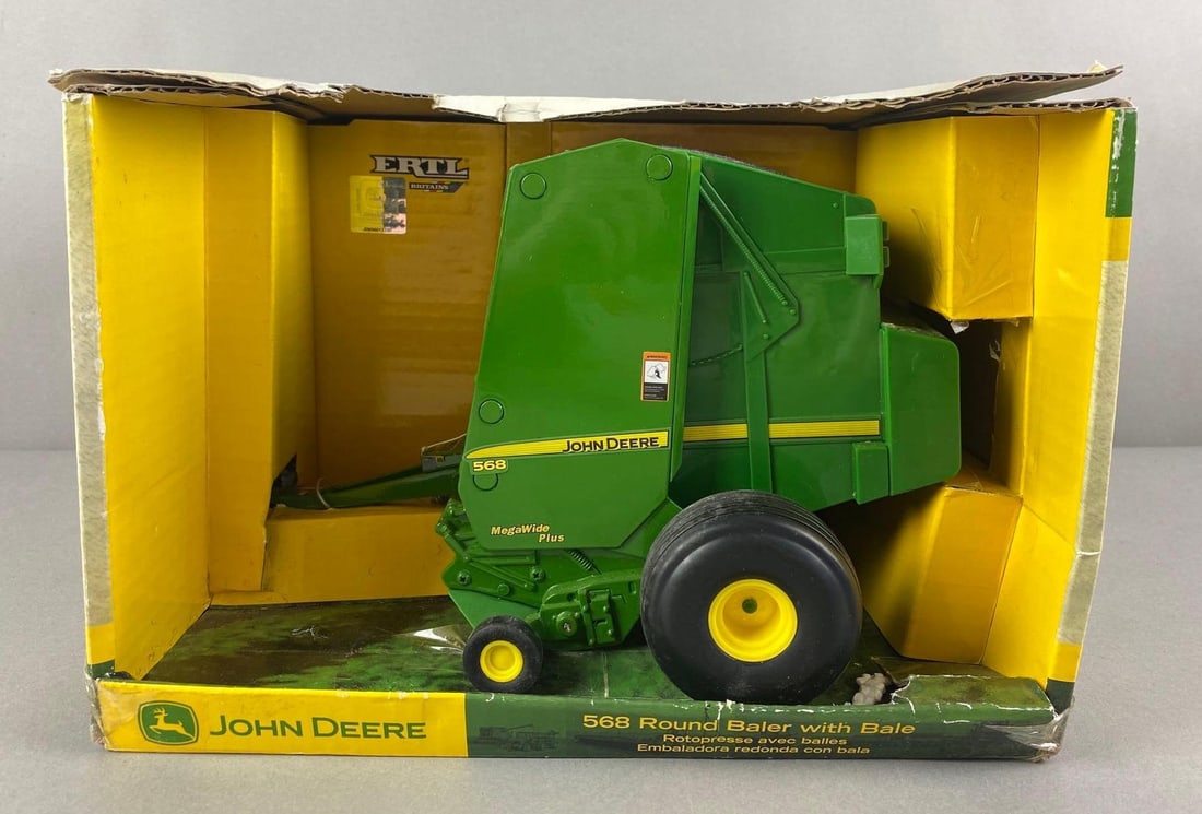 ERTL John Deere 568 Round Baler with Bale (1 of 5)