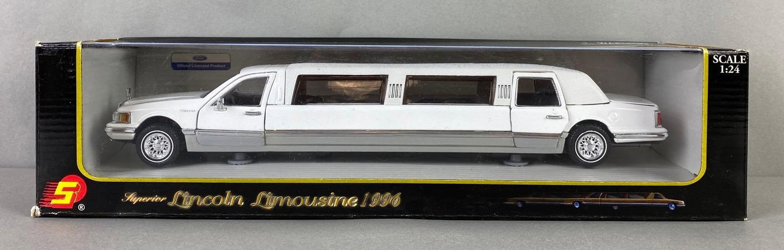 Sunnyside 1996 Superior Lincoln Limousine Die-Cast Car: 1/24 scale, new in original box