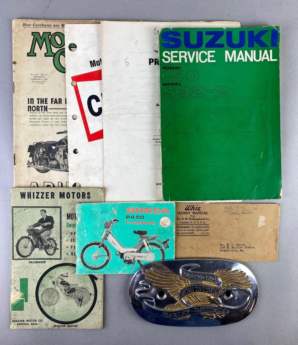 Group of 6 Motorcycle Manuals and Harley Davidson Cover (1 of 8)