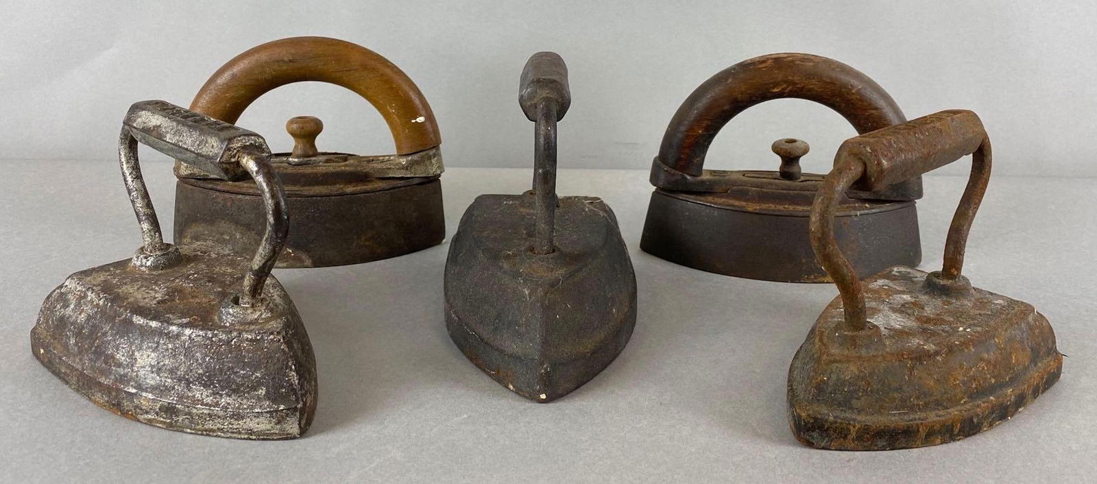 Group of 5 Cast Iron Sadirons (1 of 6)